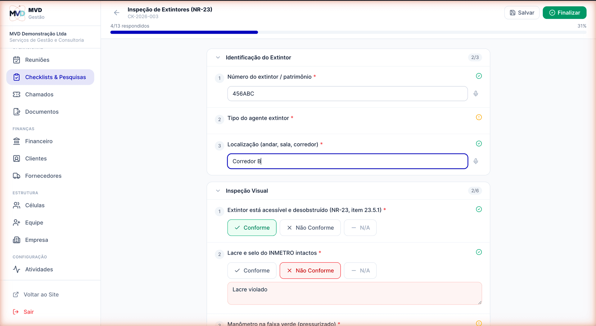 Lista de Checklists & Pesquisas com cards e categorias